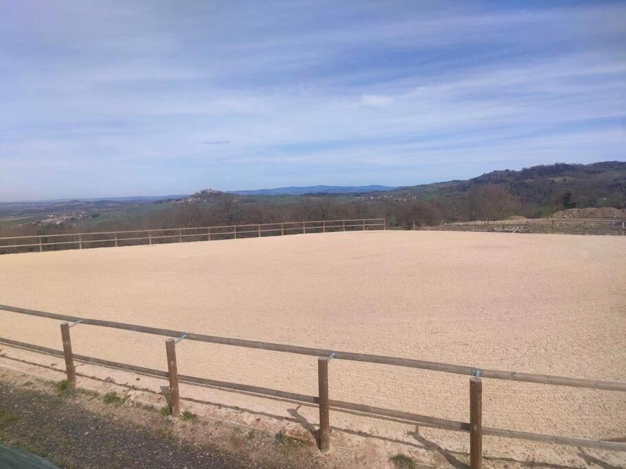 Gite La Roche Paisible Saint-Julien-de-Coppel Εξωτερικό φωτογραφία