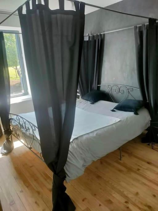 Gite La Roche Paisible Saint-Julien-de-Coppel Εξωτερικό φωτογραφία